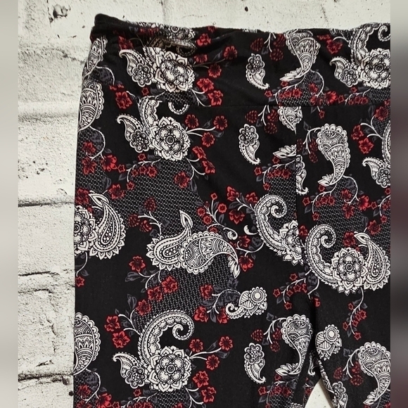 Lularoe Paisley Floral Leggings Black Red Gray White - Picture 3 of 7